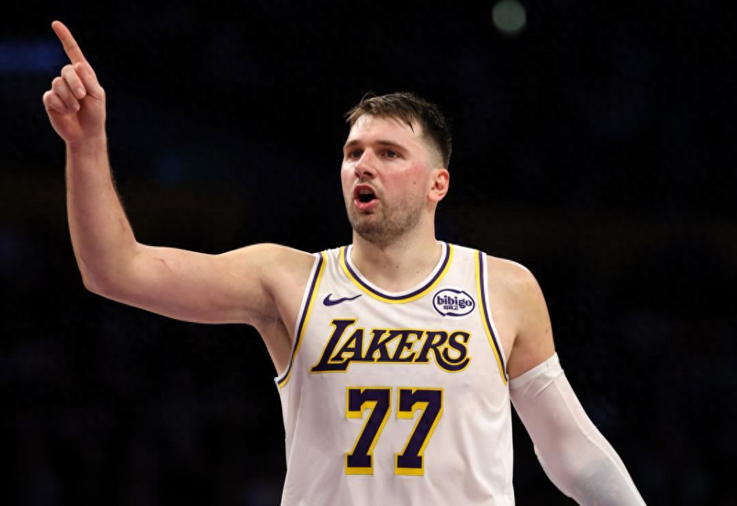 九游体育-东契奇你太狠了，签1.6亿，还创造历史第一纪录，却被喷球队毒药