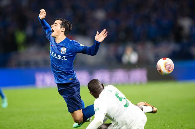 九游体育-首战双外援中卫申花无可奈何 斯卢茨基力挺特谢拉