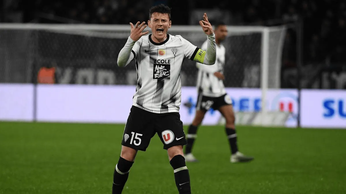 体育官网-两名法国球员当选市政议员，包括38岁昂热中场卡佩勒